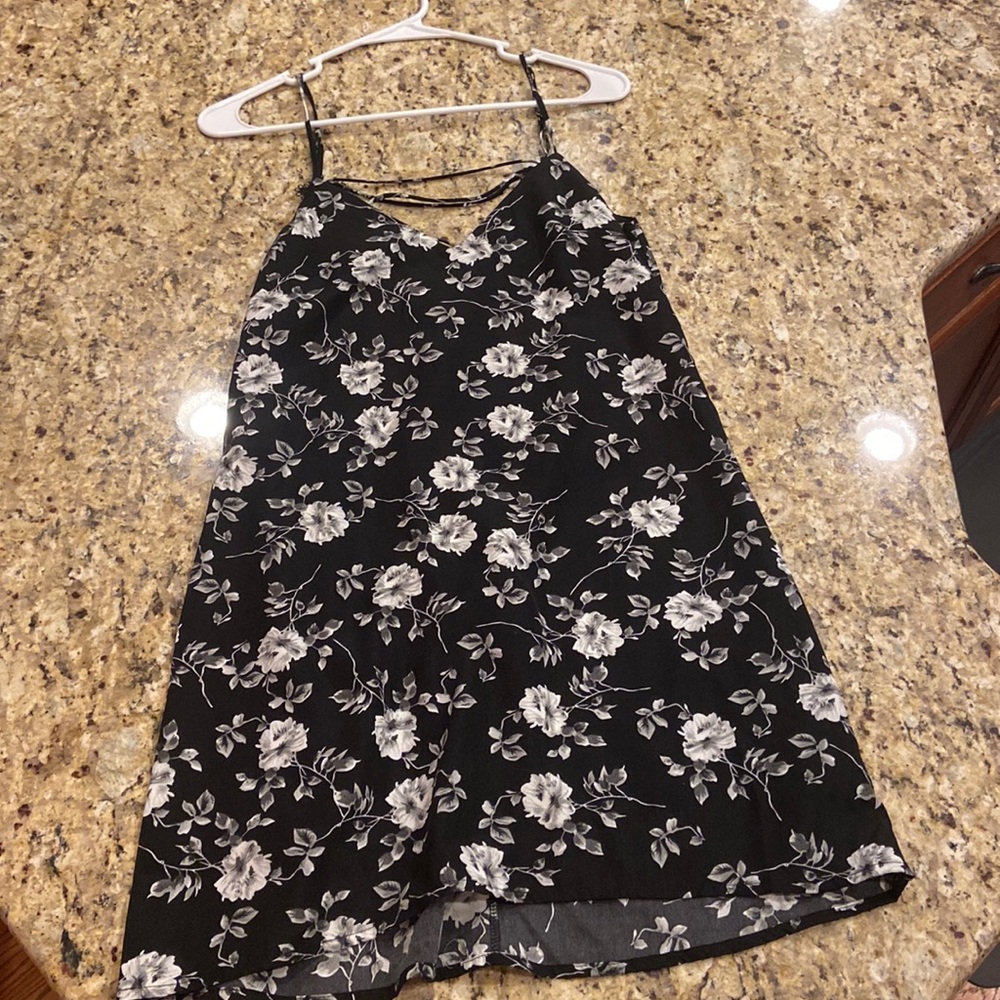 InTu Black and white floral shirt dress size xs